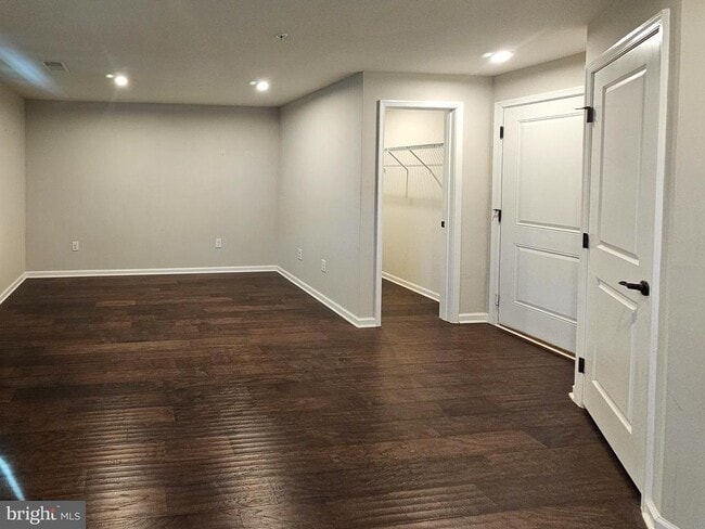 Building Photo - 251 Compass Dr