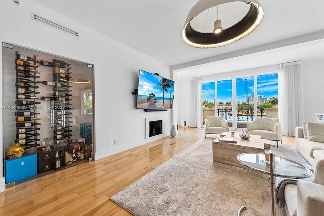 Building Photo - 2523 Fisher Island Dr