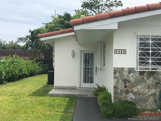 Building Photo - 6480 SW 42nd St