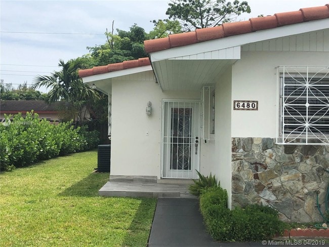 Foto del edificio - 6480 SW 42nd St