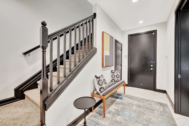 Building Photo - 2309 NE 9th Ave