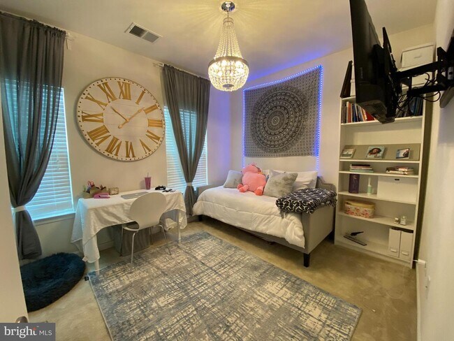 Foto del edificio - 1744 Featherstone Rd