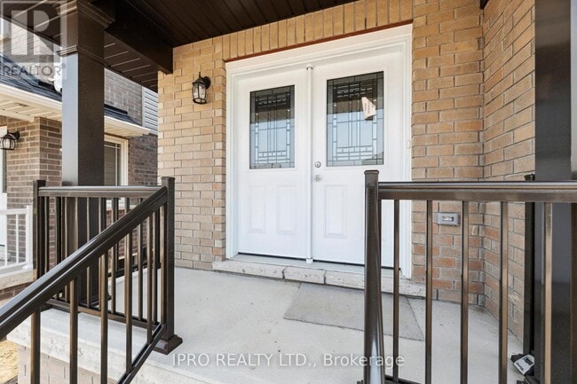 Building Photo - 925 Bamford Ter