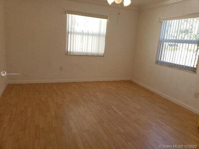 Foto del edificio - 2016 N Suzanne Cir