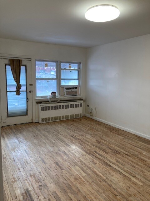 Building Photo - 2033 Strang Ave