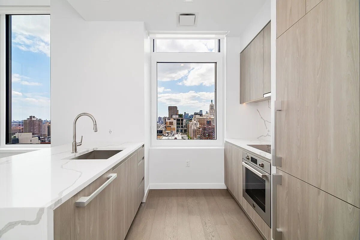 Foto principal - 200 E 23rd St