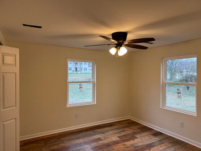 Foto del edificio - 330 Fountainhead Rd