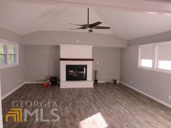 Foto del edificio - 215 Collum St NW