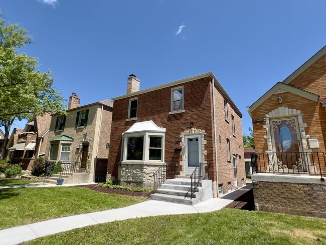 Building Photo - 1831 N Newcastle Ave