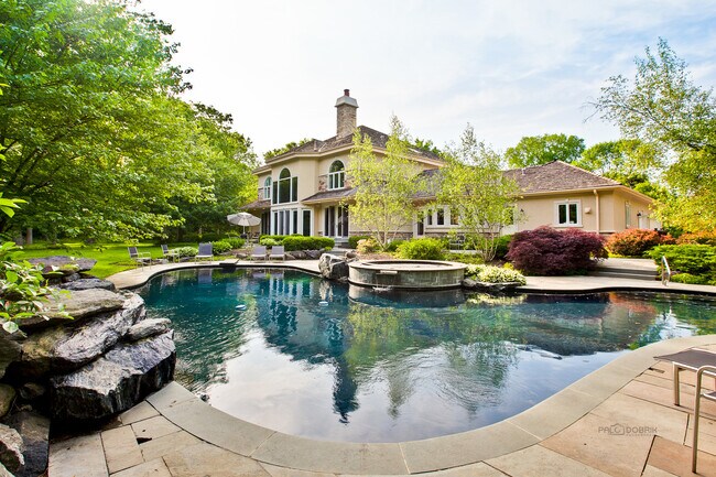 Foto del edificio - 148 N Ahwahnee Rd