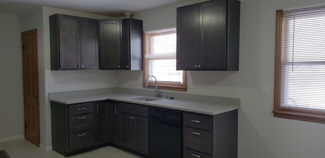 Building Photo - 336 W Elm St