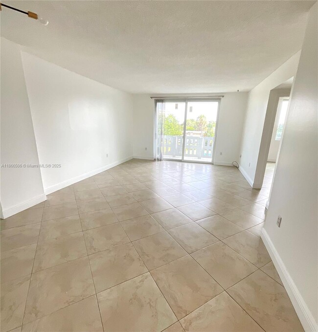 Foto del edificio - 919 Hillcrest Dr