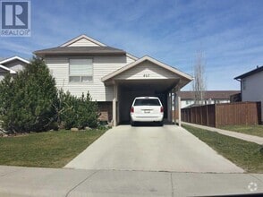 Building Photo - 467 Blackfoot Manor W