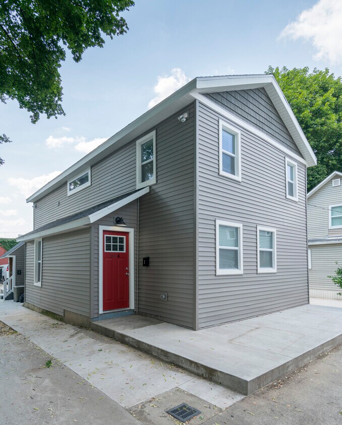 614 4th St NW, Grand Rapids, MI 49504 Townhome Rentals in Grand