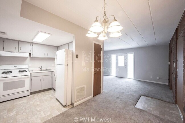 Foto del edificio - 324 Progress Rd