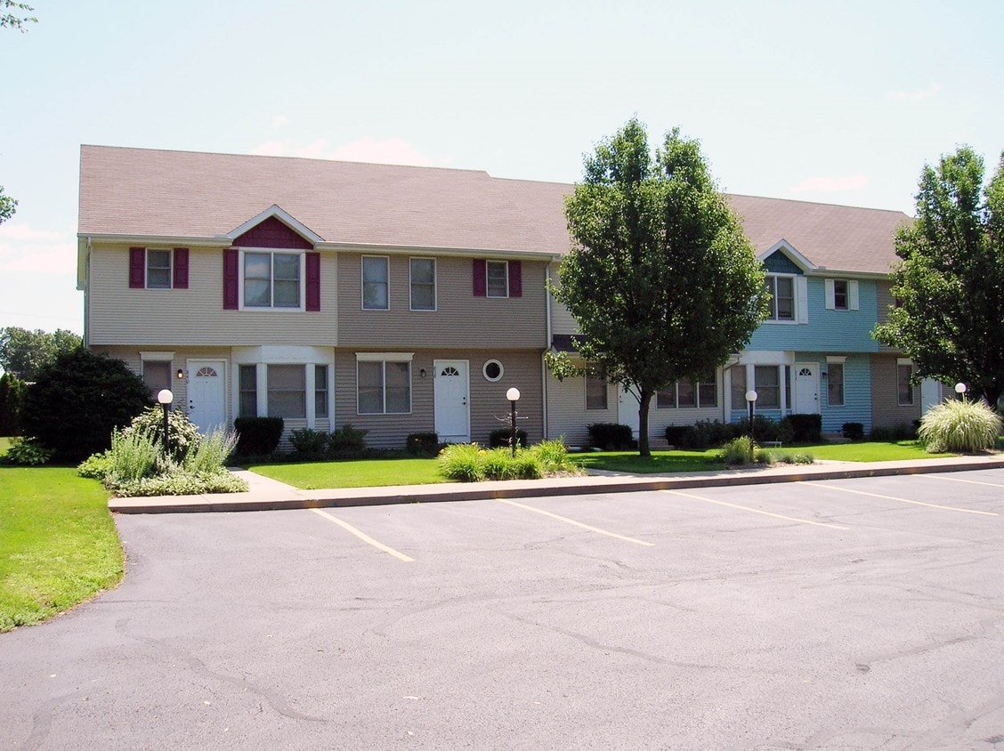 Colfax Townhomes Apartments in Mishawaka, IN