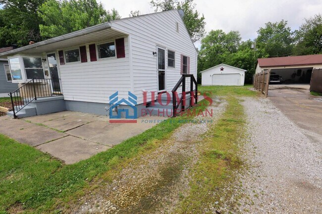 Foto del edificio - Two Bedroom House | Detached Garage