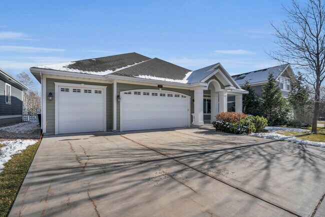 Foto del edificio - Midway Charmer