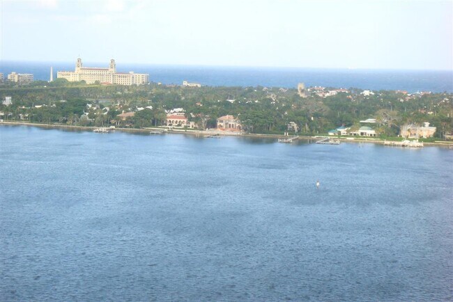 Building Photo - 525 S Flagler Dr