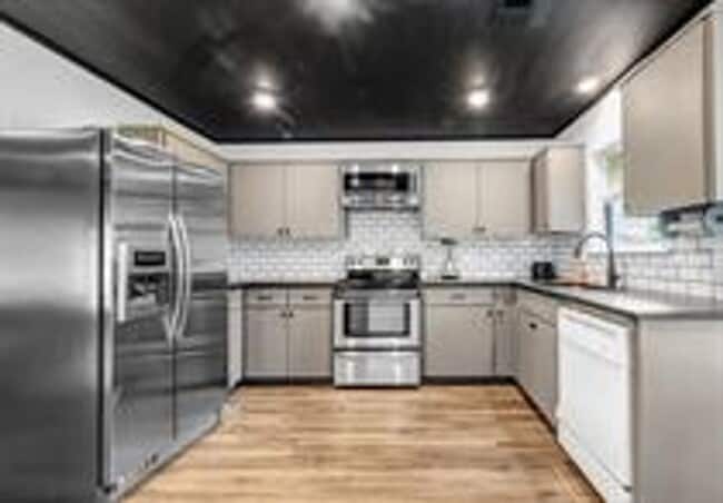 Building Photo - 15820 TX-21