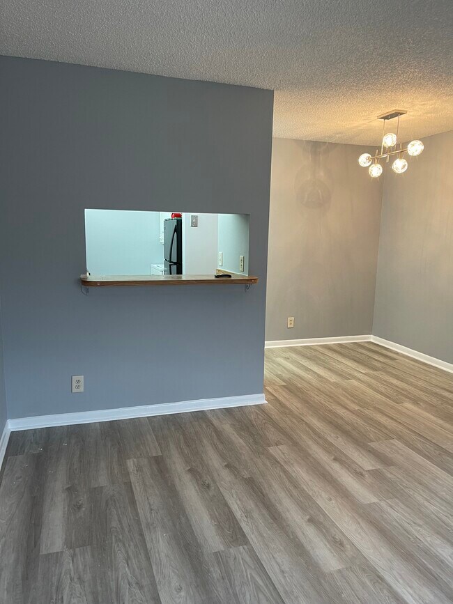 Foto del edificio - 839 Twin Lakes Dr