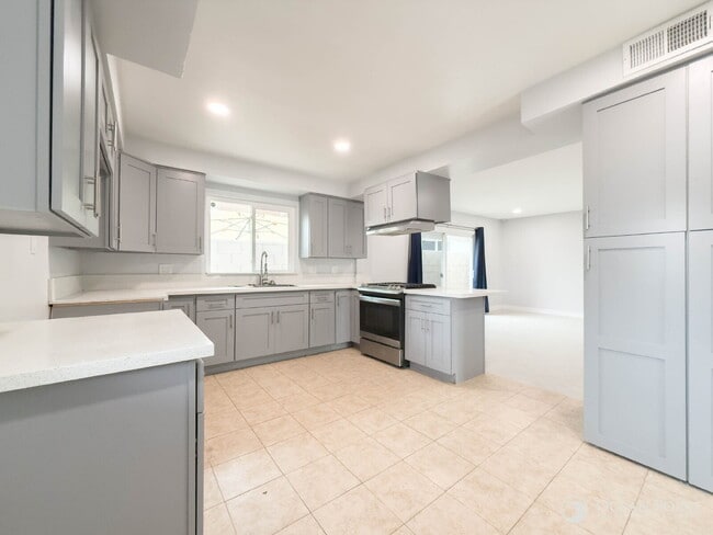 Building Photo - Newly Renovated Home for Rent in Thousand ...