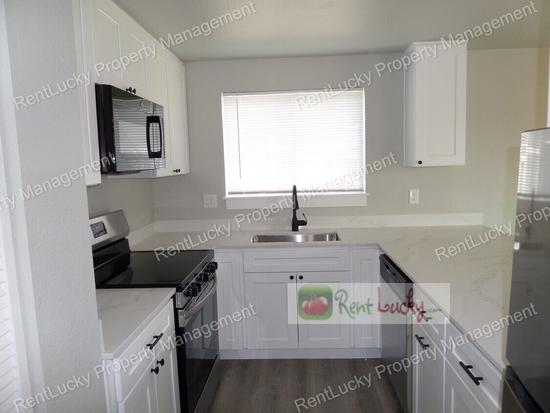 Foto principal - Fully Remodeled & GORGEOUS 2-Bedroom Unit ...