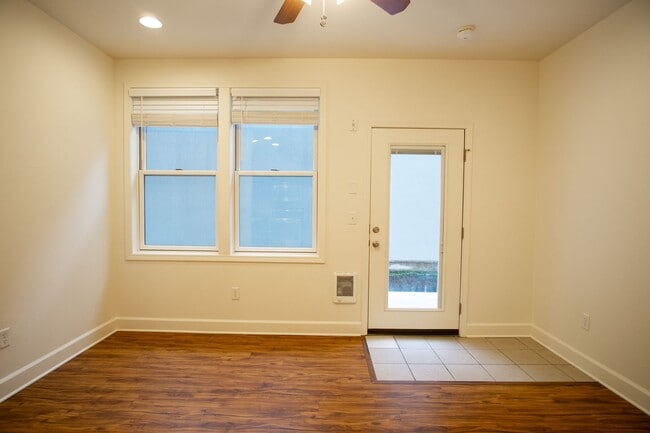 Foto del edificio - Contemporary Studio in the Heart of the East Side!