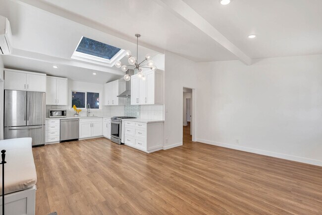 Foto del edificio - 5338 Campo Rd