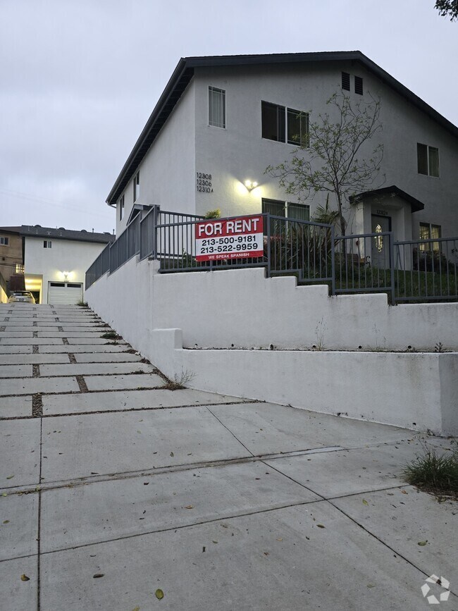 Lake Park La Mirada Apartments for Rent with Extra Storage La Mirada