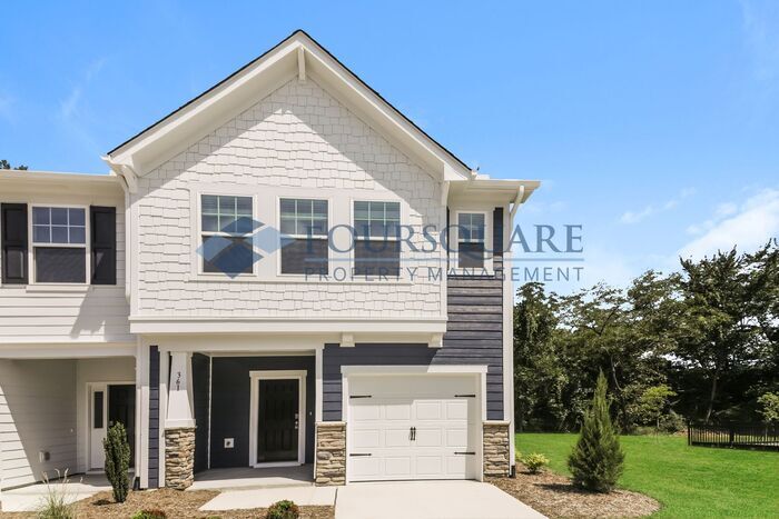 Foto principal - End Unit Townhome | Back Patio with Privac...