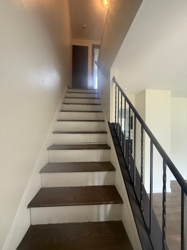 Building Photo - 200 N Christine Cir