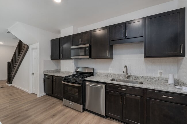 Building Photo - 5117 Queensberry Ave