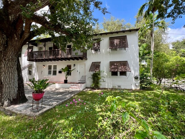 Building Photo - 6030 N Bayshore Dr