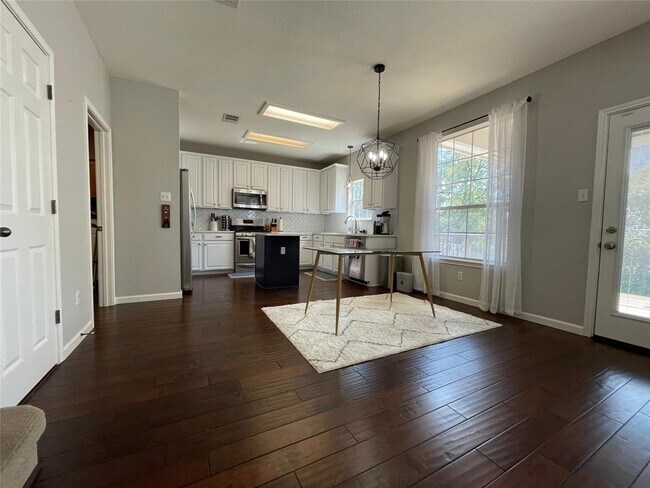 Building Photo - 10613 Beard Ave