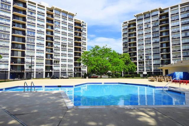 Foto principal - 8809 W Golf Rd