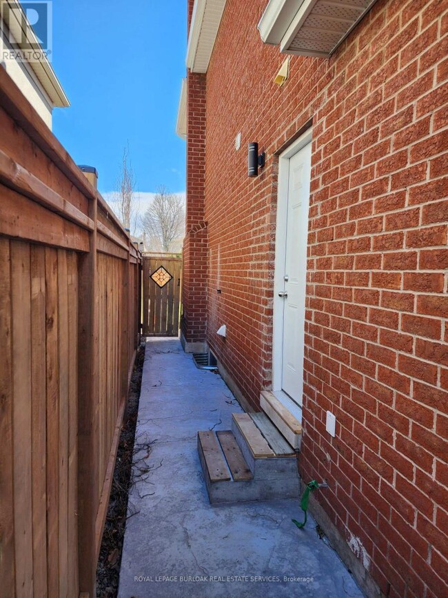 Building Photo - 2215 Winding Way