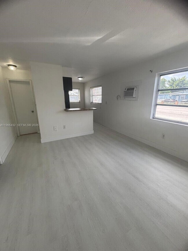 Foto del edificio - 1400 W 29th St