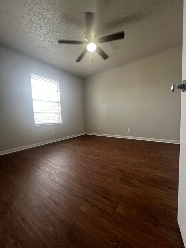 Foto del edificio - Renovated 2 Bed/1.5 Bath Duplex with Garage