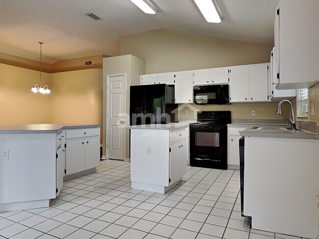 Building Photo - 2315 Kenwick Dr