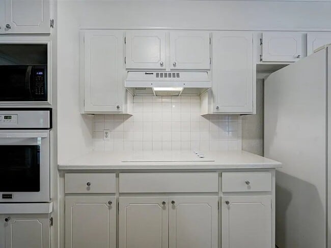 Building Photo - 406 Shady Ln