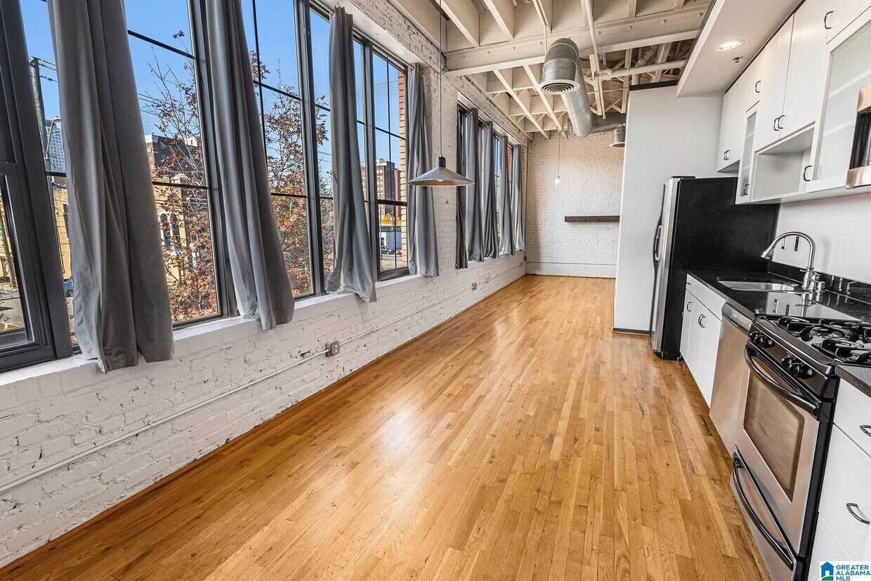 Primary Photo - 2412 2nd Ave N