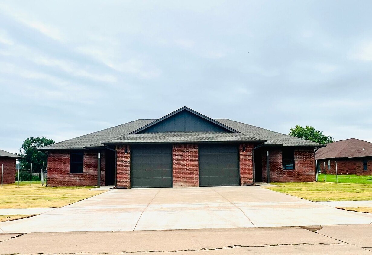 Primary Photo - Spring Ridge Duplex 1