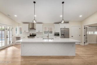 Building Photo - 5713 E Hillery Dr