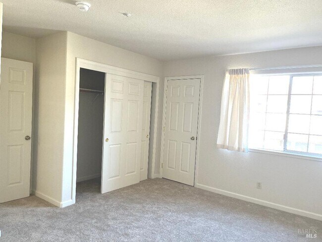 Foto del edificio - 8 Monterey Ct