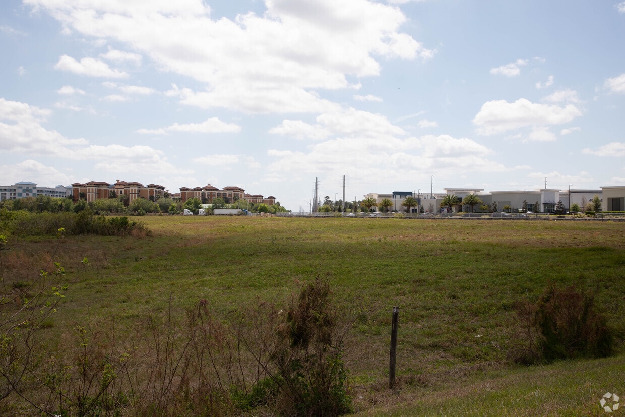 Altis Grand Lake Willis - Apartments in Orlando, FL | Apartments.com