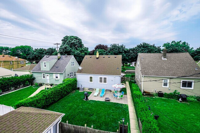 Foto del edificio - 3051 N 89th St