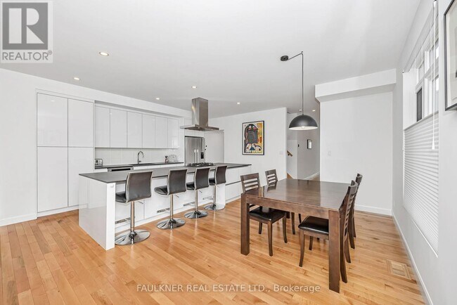 Photo du bâtiment - A - 141 COLUMBUS Ave