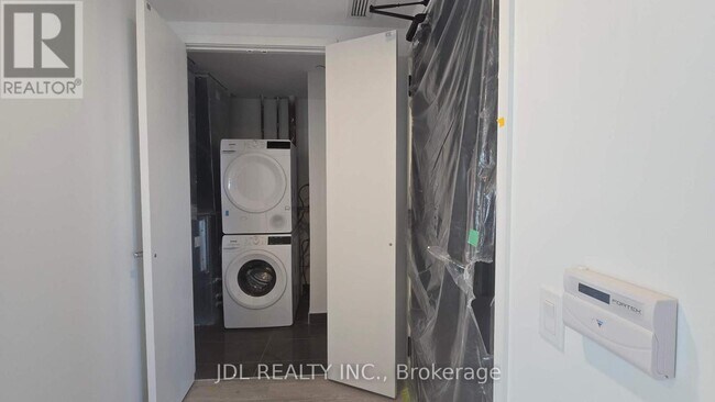 Photo du bâtiment - 88 Queen St E