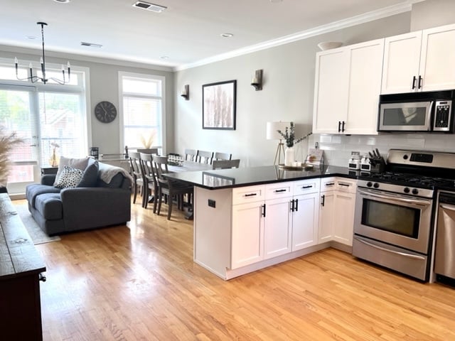 Cocina - 1410 W Belmont Ave